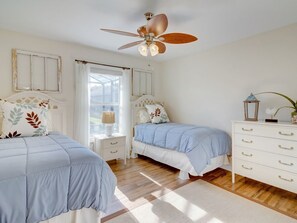 3 bedrooms, desk, iron/ironing board, WiFi