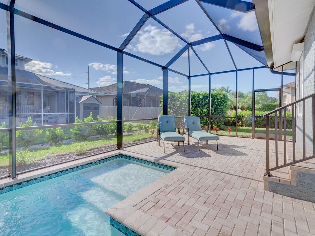 Alberca al aire libre y alberca climatizada