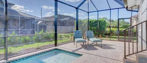 Alberca al aire libre y alberca climatizada