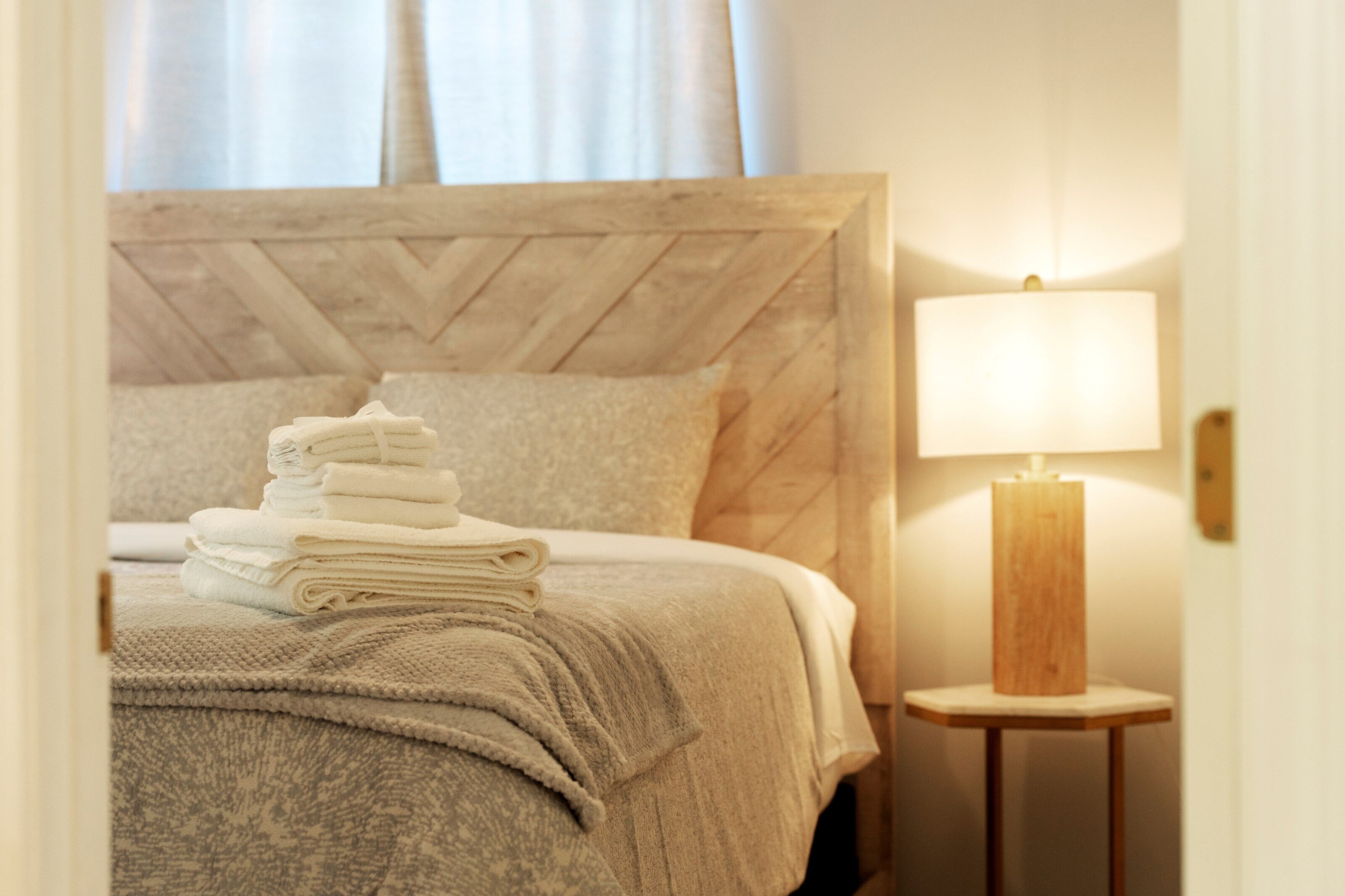 Apartment, 1 Queen Bed with Sofa bed, Kitchenette | Laptop workspace, blackout drapes, iron/ironing board, free WiFi