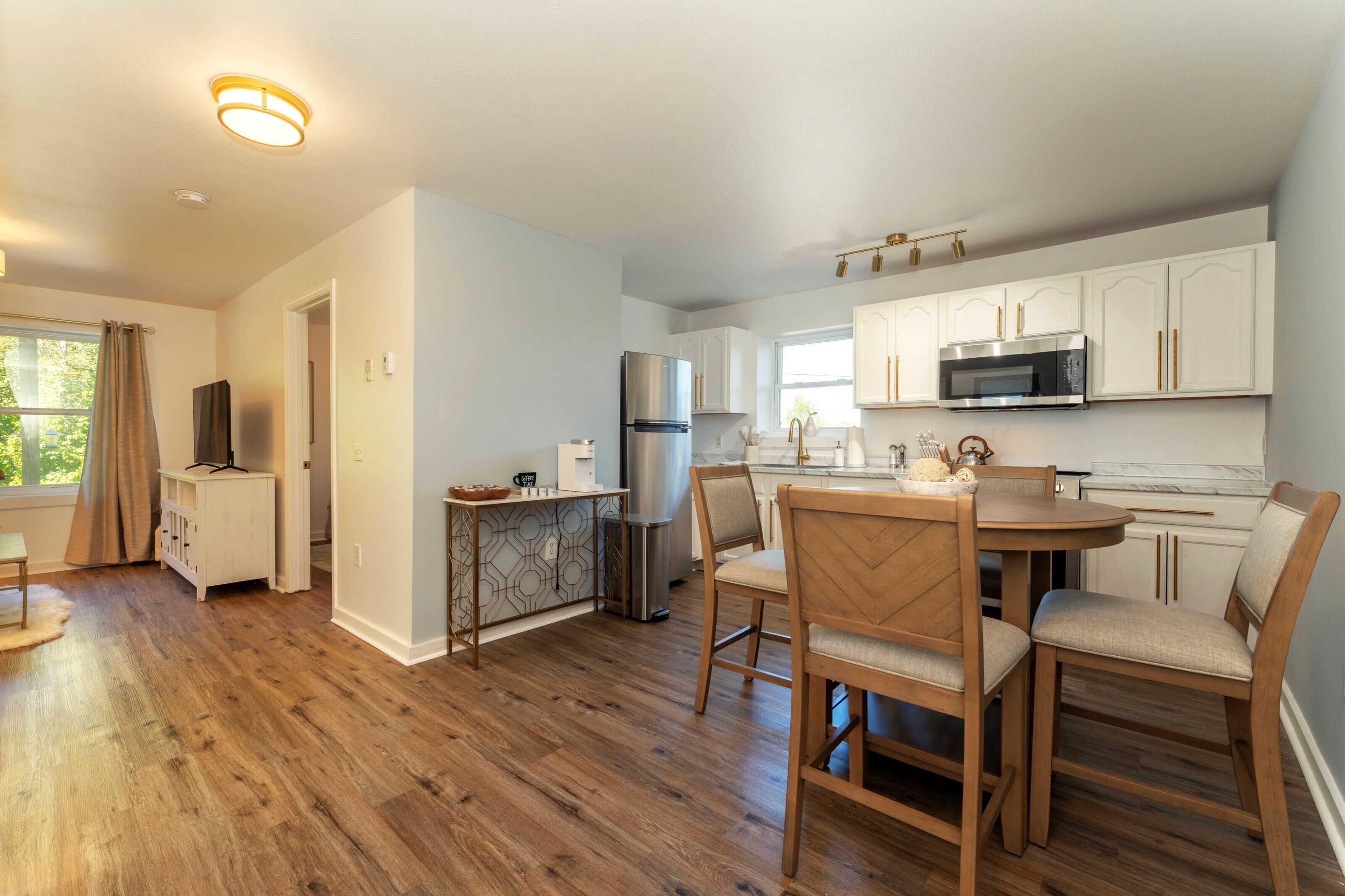 Apartment, 1 Queen Bed with Sofa bed, Kitchenette | Dining