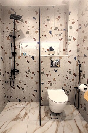 Shower, free toiletries, hair dryer, towels - Creta Star Apartments (Agios Vasileios)