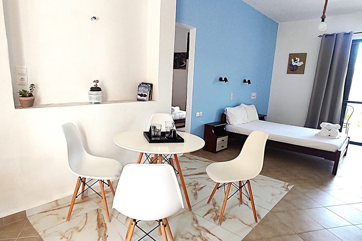 Apartamento standard, 2 quartos, vista parcial para o mar | Roupas de cama de algodão egípcio, roupas de cama premium