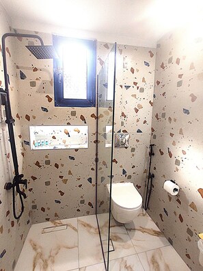 Shower, free toiletries, hair dryer, towels