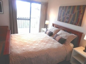 3 habitaciones, tabla de planchar con plancha y cuna de viaje