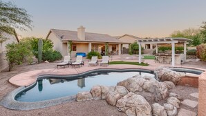 A house with a swimming pool, patio furniture, and a covered outdoor seating area. - Club Wolff  West - Enjoy Tucson in Style.  Pool, hot tub, outdoor kitchen, view (Tucson)