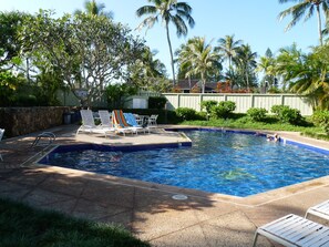 室外游泳池，恒温泳池