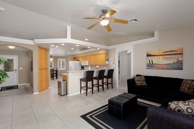 4 Bedroom with a pool and spa . Rv and boat parking . Close to launch ramp.