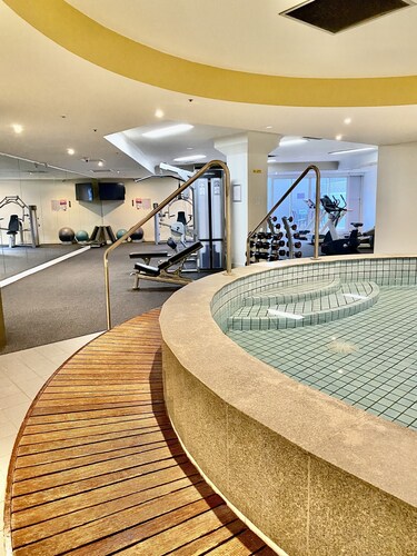  Apartment Melbourne Southbank,  including  secure parking space for one car. 