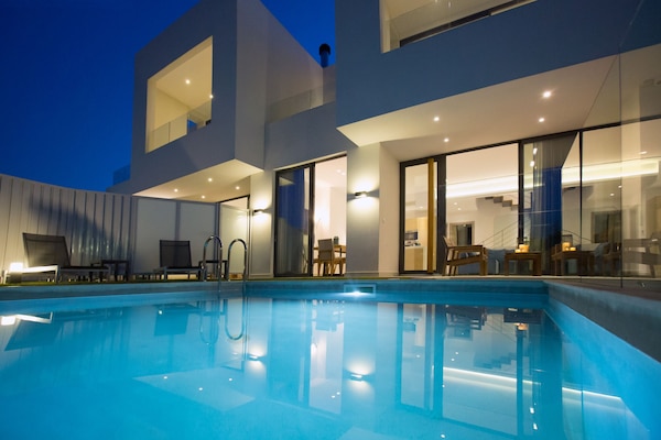 VILLA K - Pool Area & Patio