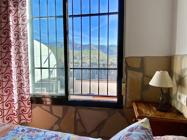 1 bedroom, desk, iron/ironing board, WiFi