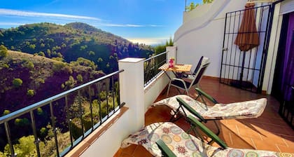GENIESSEN SIE DIE SONNE UND DEN HERRLICHEN BLICK VON DER TERRASSE<br><br>WOHNUNG AXARQUÍA 1-3