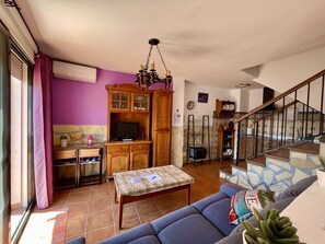 TV - HOLIDAY RENTAL APARTMENT ... 5 KM TO THE NEAREST BEACHES, WIFI, SUNNY TERRACE. GARDEN (Frigiliana)