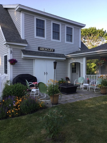 Cozy Efficiency with Beautiful Ocean Views