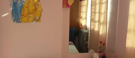 1 室のベッドルーム、WiFi