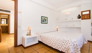 4 bedrooms, iron/ironing board, free WiFi