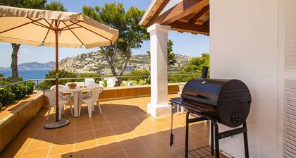 Belle villa avec piscine privée et jardin, vue sur la mer