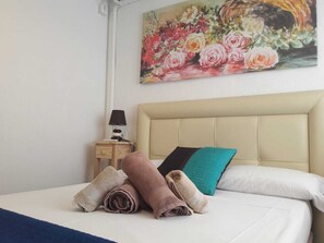 3 habitaciones, tabla de planchar con plancha, wifi y ropa de cama 