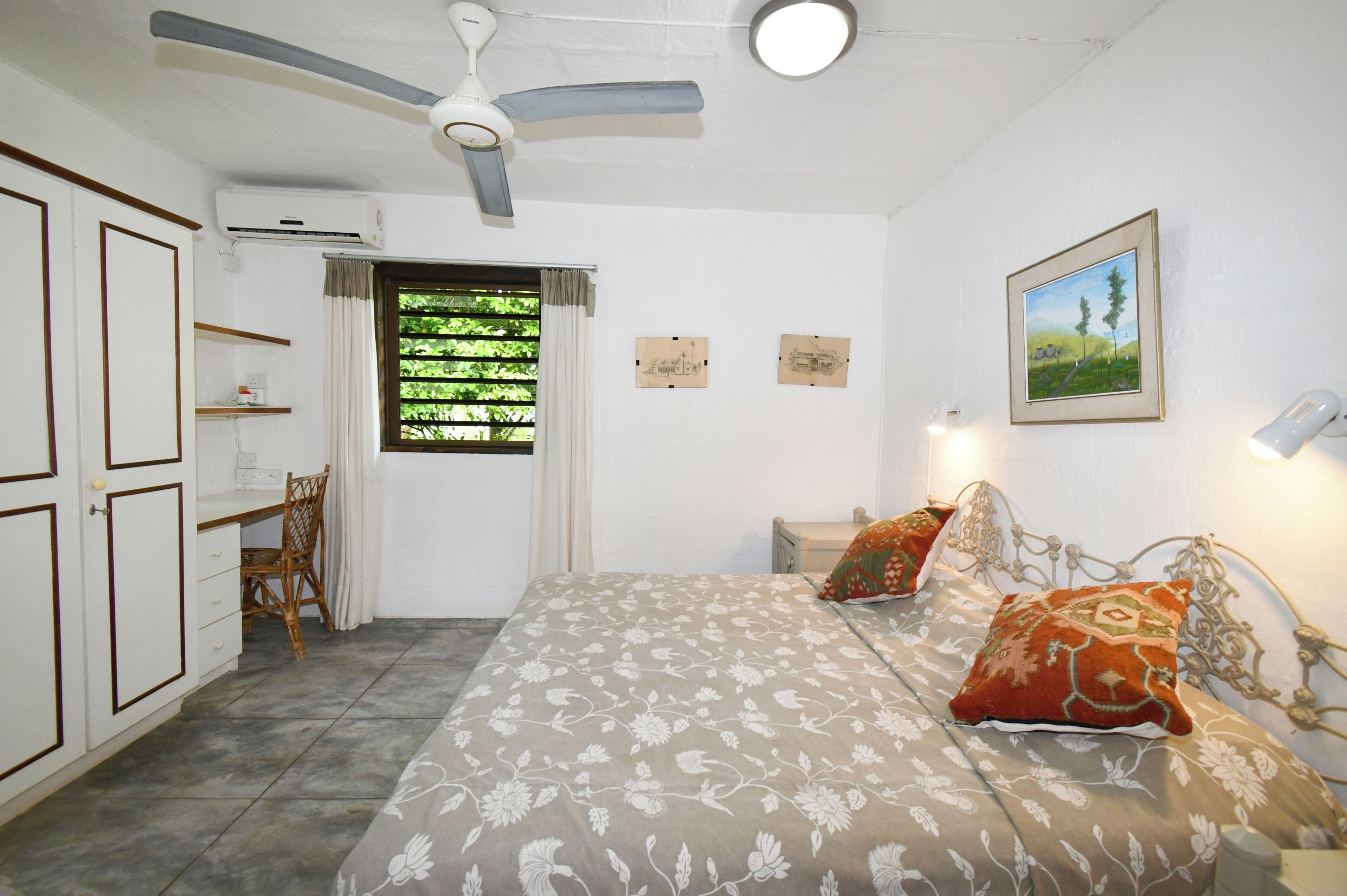 2 bedrooms, in-room safe, iron/ironing board, WiFi (free)