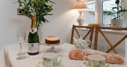 New Church Cottage - sleeps 4 guests in 2 bedrooms