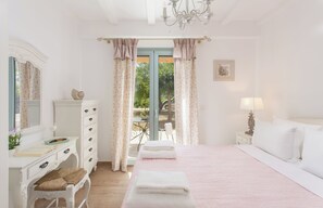 5 chambres, fer et planche à repasser, accès au Wi-Fi (inclus)