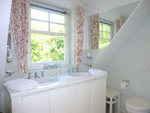 Combined shower/bathtub, hair dryer, towels, soap