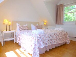 2 Schlafzimmer, Schreibtisch, Bügeleisen/Bügelbrett, WLAN