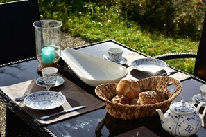 Outdoor dining - Appartemnet Seebachsee In the middle of Warth am Seebachsee (Warth)