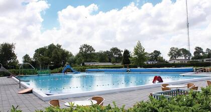 Beautiful home in Lauwerzijl with WiFi