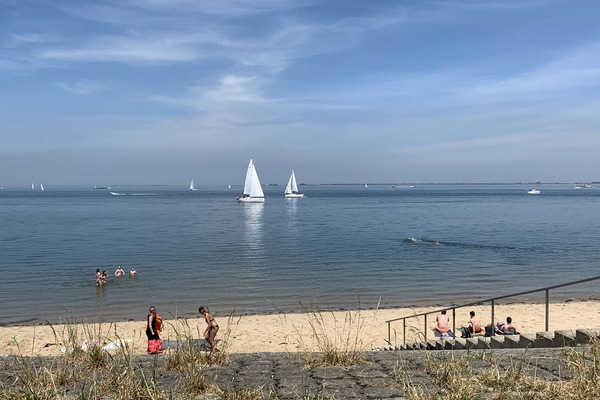 Beach nearby, sun loungers