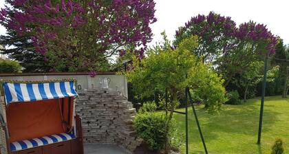 environ 100 mÂČ pour 2 Ă 6 personnes, jardin dâhiver, terrain clĂŽturĂ© HT willk.