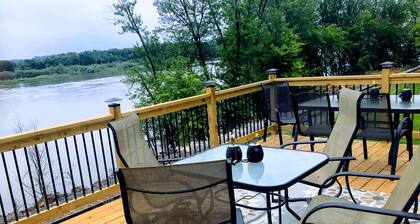 Large Home with Amazing Views of the Mississippi!