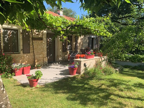 Cottage for 4 people on the heights of St Cirq Lapopie.