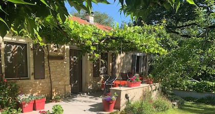Cottage for 4 people on the heights of St Cirq Lapopie.