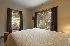 4 bedrooms, travel cot, free WiFi, bed sheets