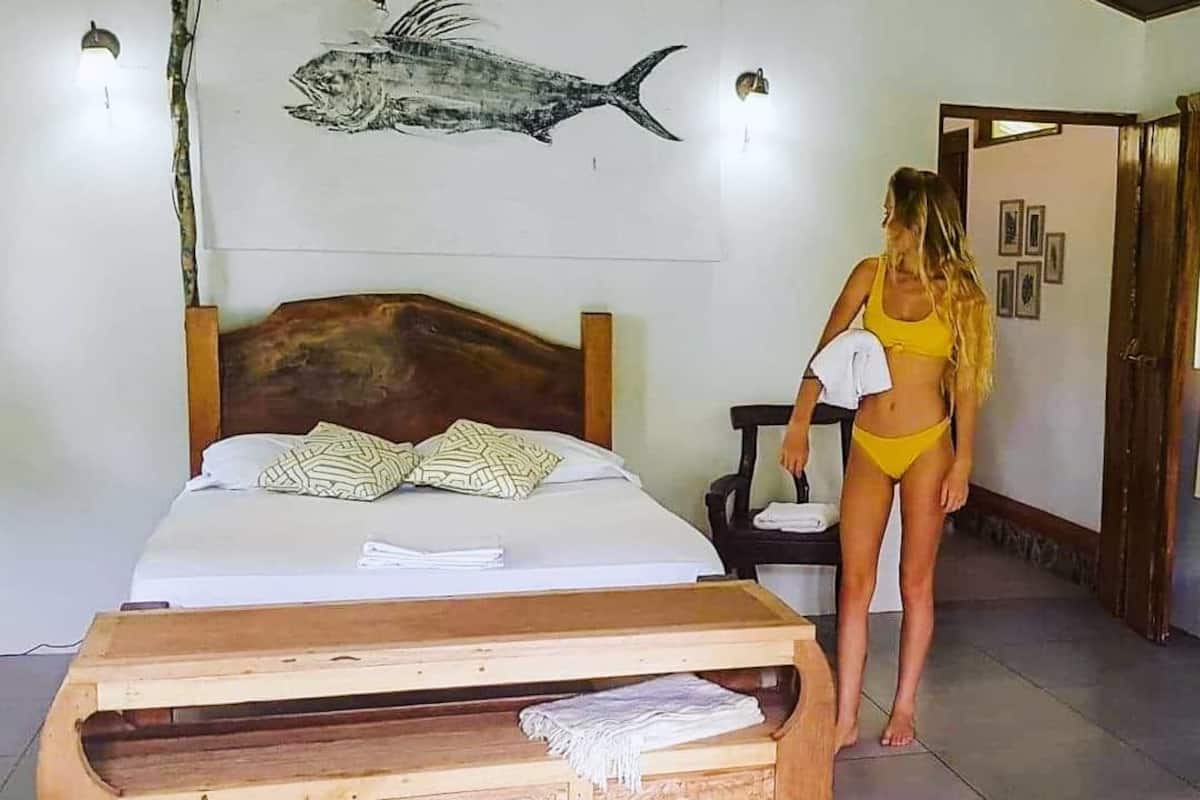 Cabin, 1 Bedroom, Non Smoking, Beach View | Bed sheets