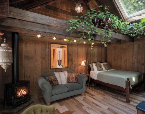 Magic Barn, Walk Score 93!