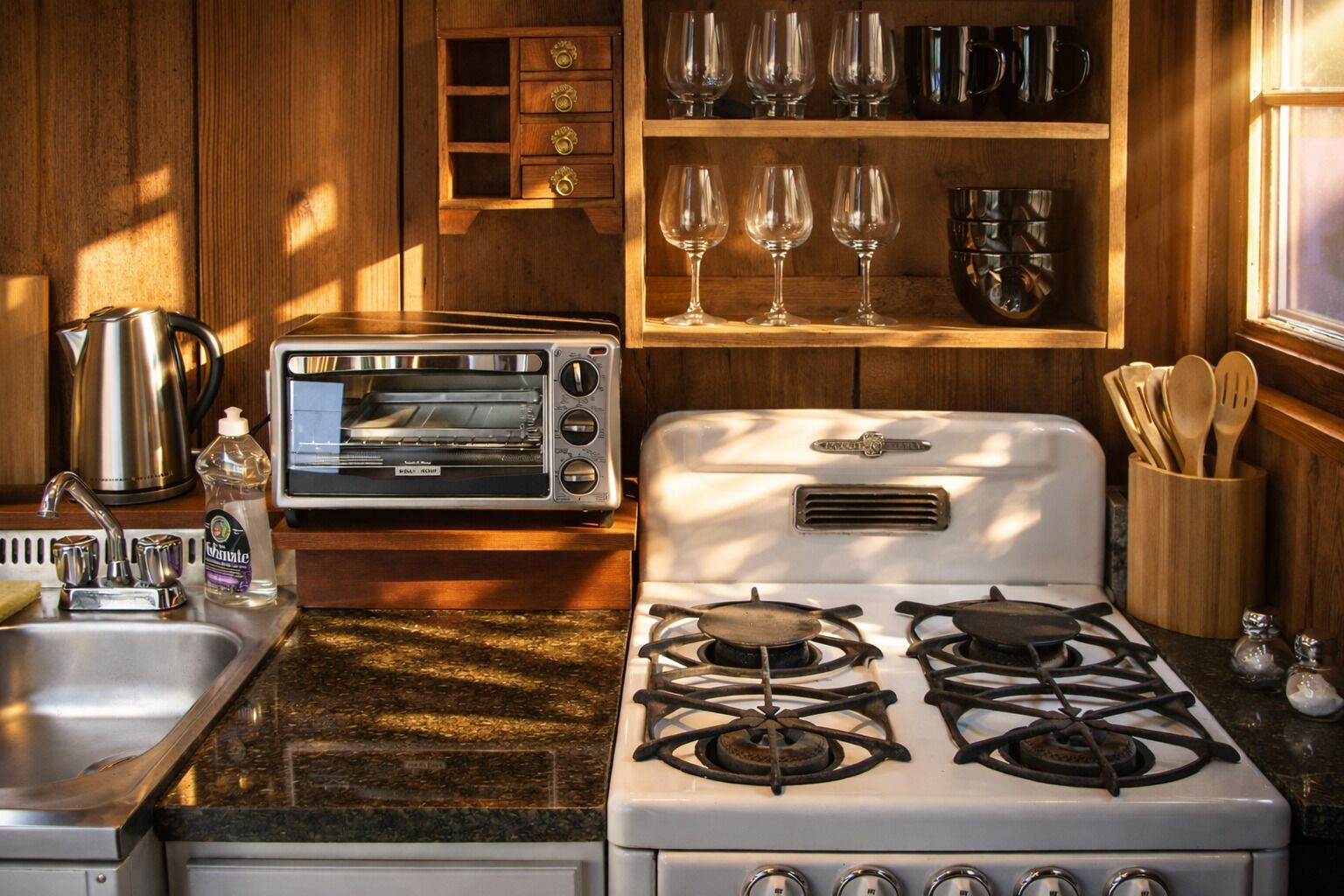 冰箱、微波炉、烤箱、炉灶