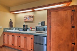 Fridge, microwave, coffee/tea maker, toaster