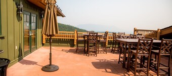 Ski in/Out Penthouse Condo - Beautiful valley and mountain views /  hot tub