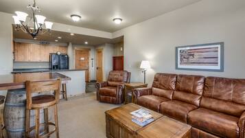 TV connectée, cheminée, chaßne hi-fi