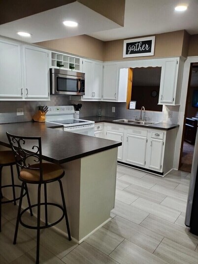 Comfortable Cottage That is Close to Area Attractions 