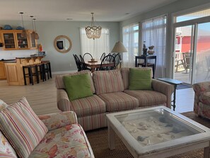 Smart TV, fireplace, DVD player, books - Beach Views and Private Pool Exceptionally well Equipped for Family Fun (Ocean Isle Beach)