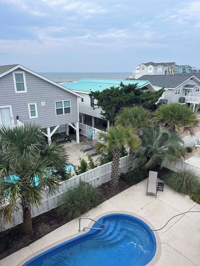 Beach Views and Private Pool Exceptionally well Equipped for Family Fun