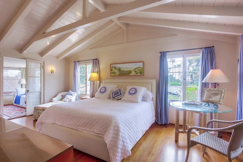 スパニッシュスタイルのヴィラ、プール、ビーチへの散歩、ロマンス＆チャーム！ 