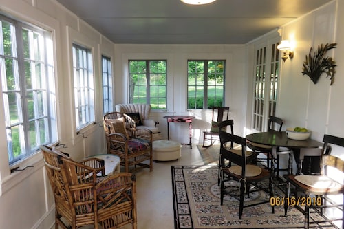 Ski the White Mountains! Slopes within 20 min! 3 Bdrm, 2.5 Bath, Vintage Home.