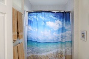 2 Schlafzimmer, Schreibtisch, Bügeleisen/Bügelbrett, kostenloses WLAN