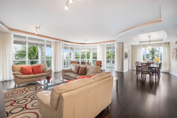 TV, DVD player, table tennis, stereo - 4,000+ sq ft beachfront residence + PRIVATE BEACH Resort & Spa by Marriott (Fort Lauderdale)