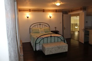 4 soverom, memory foam-senger, strykejern/-brett og reiseseng for barn