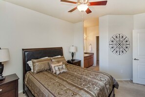 2 bedrooms, desk, iron/ironing board, free WiFi